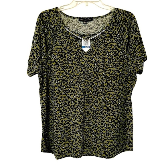 Adrienne Vittadini Tops - Adrienne Vittandini Shirt Women Size XL Green and Black NWT Silver Chain Detail